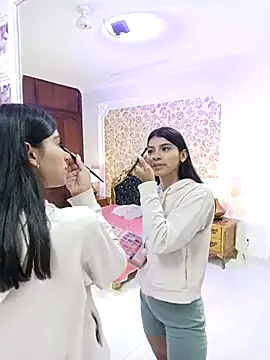 Lola Pierce online show from September 19, 2025, 11:33 am