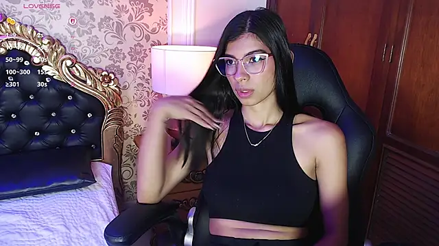 Lola Pierce online show from September 25, 2025, 11:58 am