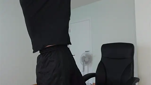 Logan Fraser online show from October 22, 2025, 7:19 am