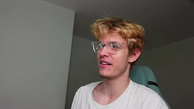 Logan Fraser online show from October 30, 2025, 4:08 pm