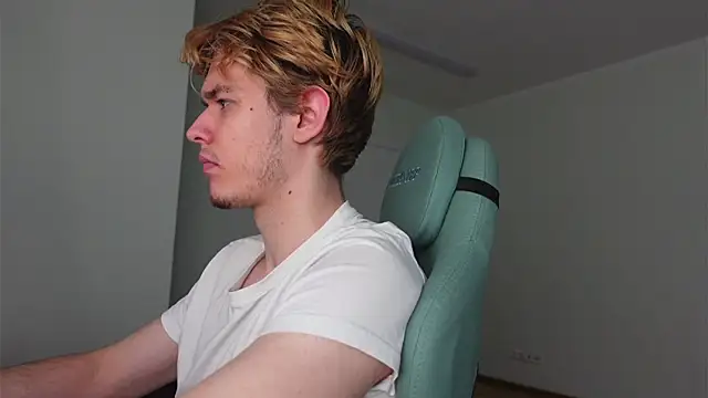 Logan Fraser online show from November 1, 2025, 2:30 pm