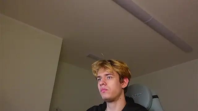 Logan Fraser online show from November 8, 2025, 2:50 pm