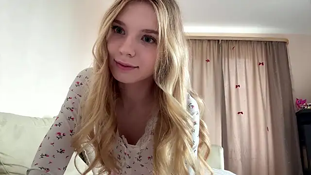 FruityXo online show from April 3, 2026, 11:08 am