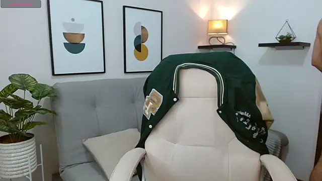   Damian    online show from October 11, 2025, 11:47 pm