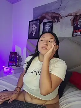 BellaRoux1 online show from October 21, 2025, 12:06 pm