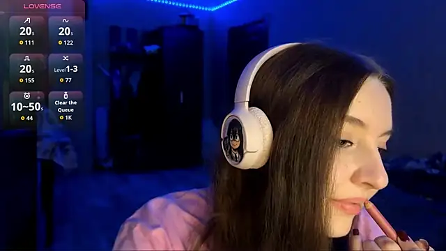 LauretteRagar online show from September 8, 2025, 6:07 pm