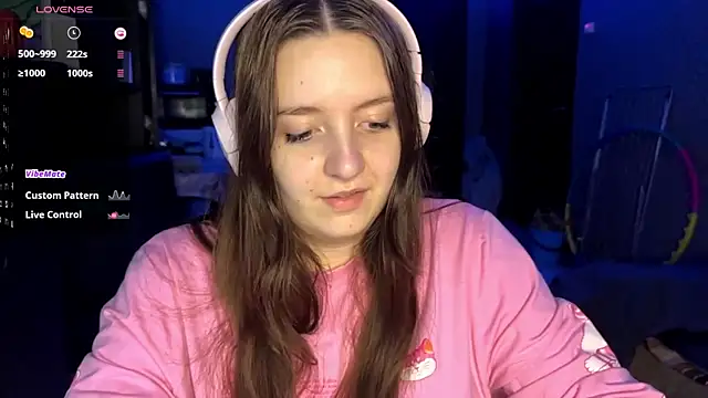 LauretteRagar online show from September 24, 2025, 5:16 pm