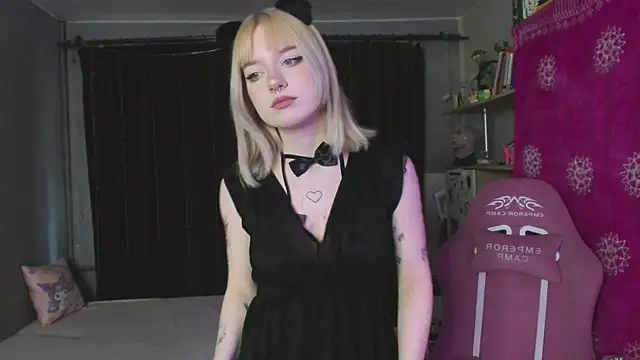 Snapshot of godlikegirlyy chatting on September 28, 2025, 1:16 pm godlikegirlyy online show from September 28, 2025, 1:16 pm