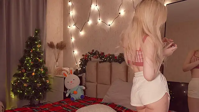 peachii meow online show from December 20, 2025, 2:24 pm