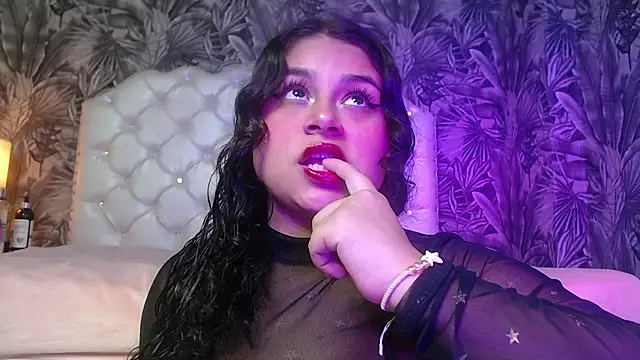 Snapshot of RylieRoss chatting on September 9, 2025, 12:05 pm RylieRoss online show from September 9, 2025, 12:05 pm