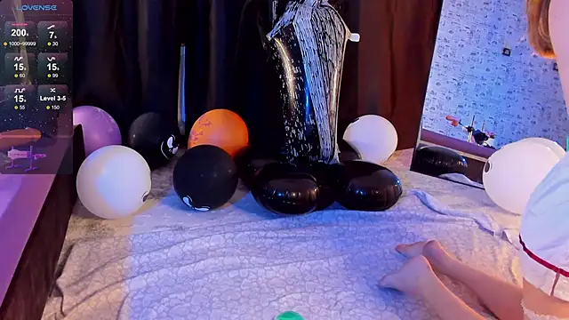 Snapshot of Lillie_Berry chatting on October 31, 2025, 5:08 am Lillie Berry online show from October 31, 2025, 5:08 am