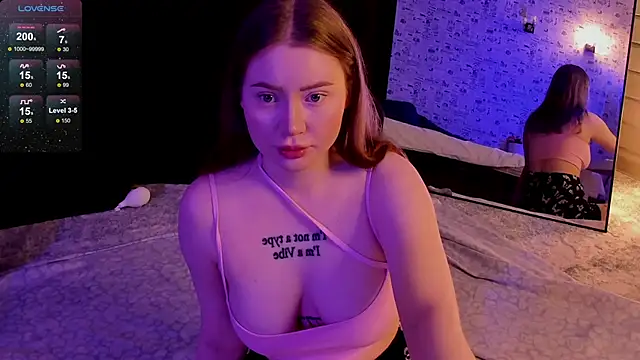 Snapshot of Lillie_Berry chatting on November 7, 2025, 4:34 am Lillie Berry online show from November 7, 2025, 4:34 am