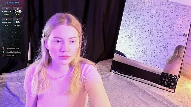 Snapshot of Lillie_Berry chatting on November 16, 2025, 4:29 am Lillie Berry online show from November 16, 2025, 4:29 am