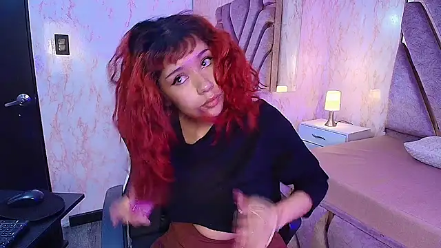 Snapshot of redd_pandaa chatting on February 5, 2026, 3:33 am redd pandaa online show from February 5, 2026, 3:33 am