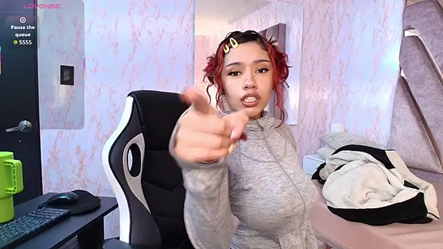 Snapshot of redd_pandaa chatting on February 6, 2026, 3:22 am redd pandaa online show from February 6, 2026, 3:22 am