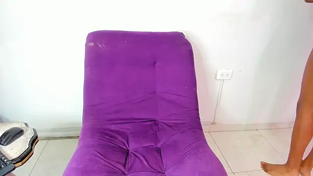 Nini Beyker online show from November 24, 2025, 1:11 pm