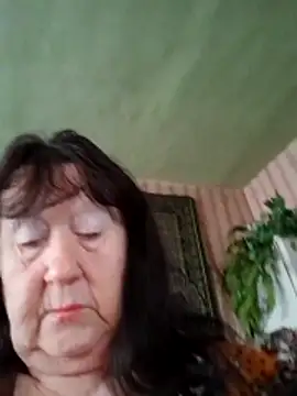 CrystalLime6411 online show from December 3, 2025, 8:34 am