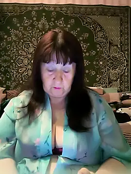 CrystalLime6411 online show from April 17, 2026, 4:10 pm