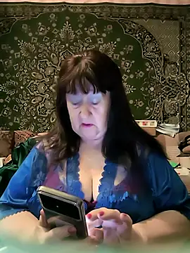 CrystalLime6411 online show from April 18, 2026, 3:16 pm