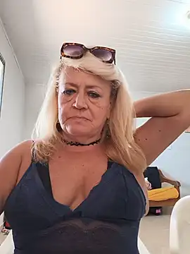 Snapshot of Belladama61 chatting on May 27, 2026, 12:46 pm Belladama61 online show from May 27, 2026, 12:46 pm
