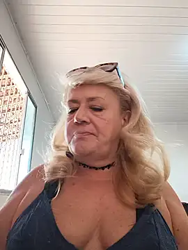 Snapshot of Belladama61 chatting on July 17, 2026, 11:17 am Belladama61 online show from July 17, 2026, 11:17 am