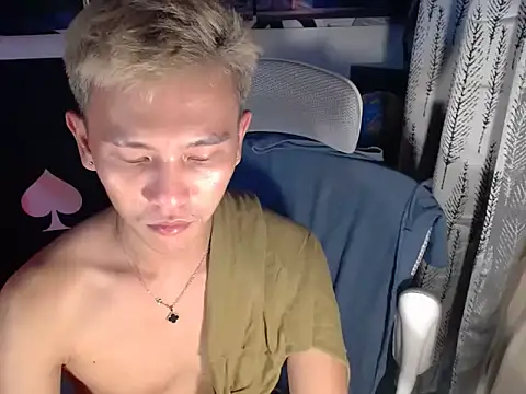 Snapshot of RalfAsian25 chatting on April 4, 2026, 11:40 am RalfAsian25 online show from April 4, 2026, 11:40 am