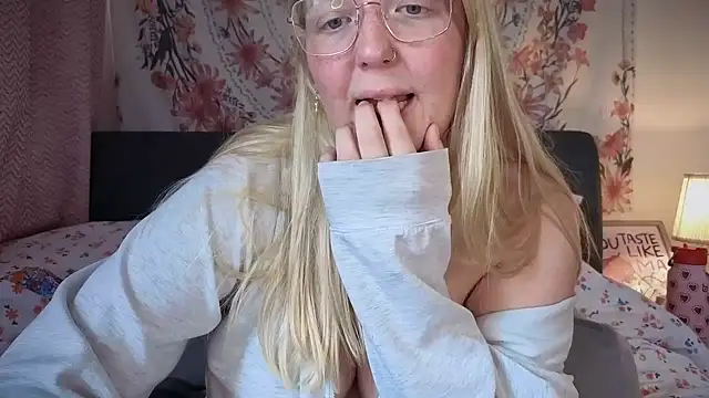 Snapshot of Daisyxoxo_ chatting on September 16, 2025, 8:37 am Daisyxoxo online show from September 16, 2025, 8:37 am