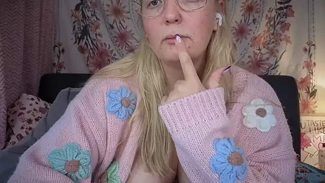 Snapshot of Daisyxoxo_ chatting on October 3, 2025, 8:33 am Daisyxoxo online show from October 3, 2025, 8:33 am