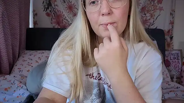 Snapshot of Daisyxoxo_ chatting on October 7, 2025, 8:33 am Daisyxoxo online show from October 7, 2025, 8:33 am