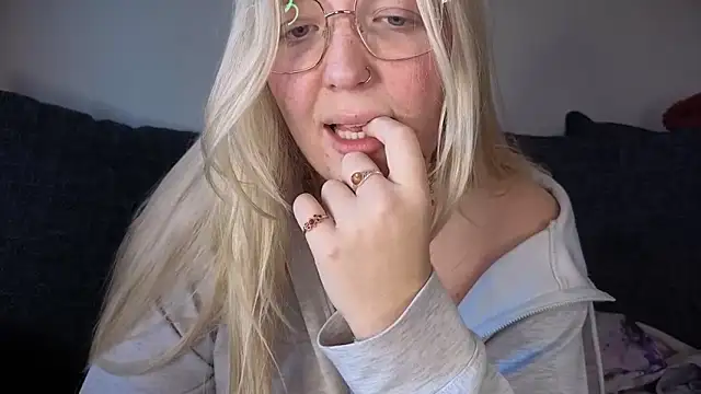 Snapshot of Daisyxoxo_ chatting on November 2, 2025, 10:17 am Daisyxoxo online show from November 2, 2025, 10:17 am