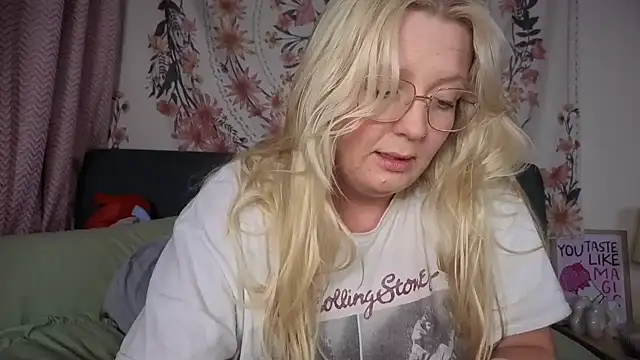 Daisyxoxo  online show from January 31, 2026, 9:13 pm