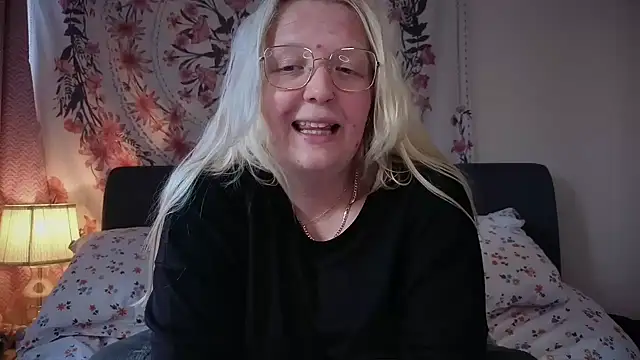 Snapshot of Daisyxoxo_ chatting on May 19, 2026, 8:42 am Daisyxoxo online show from May 19, 2026, 8:42 am