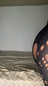  foreigntitts online show from November 21, 2025, 1:21 pm