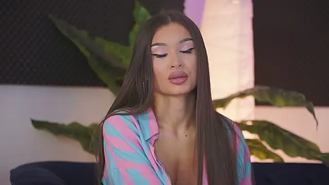 Snapshot of KyssaraPlay chatting on September 9, 2025, 6:07 pm KyssaraPlay online show from September 9, 2025, 6:07 pm