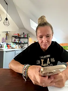 blondi2077 online show from September 16, 2025, 10:27 am