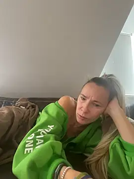 blondi2077 online show from October 20, 2025, 7:53 am