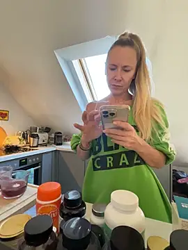 blondi2077 online show from October 26, 2025, 9:59 am