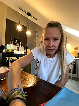 blondi2077 online show from October 27, 2025, 11:36 am