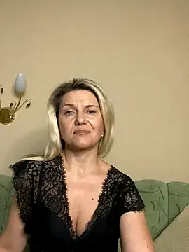 Snapshot of AliceSwan4011 chatting on November 3, 2025, 4:19 pm AliceSwan4011 online show from November 3, 2025, 4:19 pm