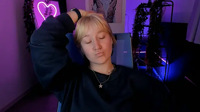 Snapshot of CinBellamy chatting on September 9, 2025, 5:40 am CinBellamy online show from September 9, 2025, 5:40 am