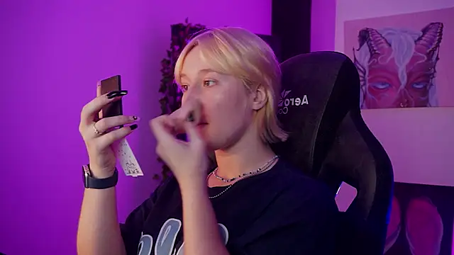 Snapshot of CinBellamy chatting on September 17, 2025, 9:00 am CinBellamy online show from September 17, 2025, 9:00 am