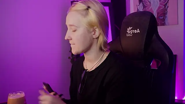 Snapshot of CinBellamy chatting on September 18, 2025, 6:04 am CinBellamy online show from September 18, 2025, 6:04 am