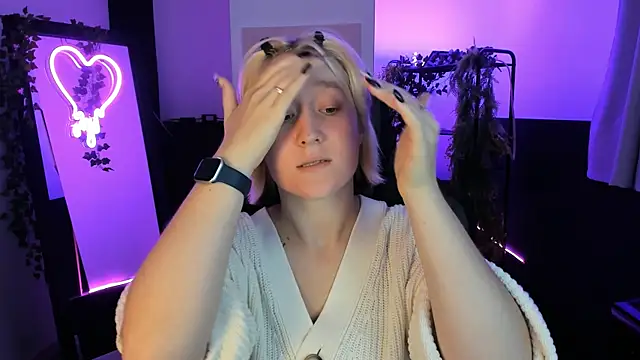 Snapshot of CinBellamy chatting on September 22, 2025, 5:20 am CinBellamy online show from September 22, 2025, 5:20 am