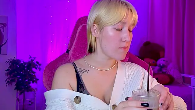 Snapshot of CinBellamy chatting on September 29, 2025, 3:00 am CinBellamy online show from September 29, 2025, 3:00 am