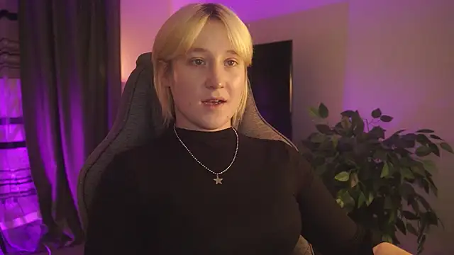 Snapshot of CinBellamy chatting on October 26, 2025, 2:39 am CinBellamy online show from October 26, 2025, 2:39 am