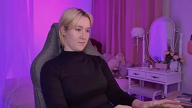 Snapshot of CinBellamy chatting on November 3, 2025, 3:52 am CinBellamy online show from November 3, 2025, 3:52 am