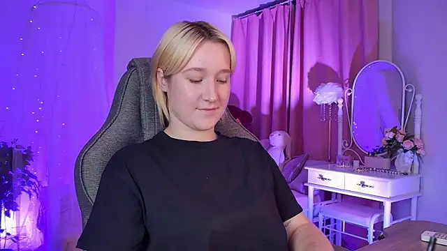 Snapshot of CinBellamy chatting on November 12, 2025, 3:07 am CinBellamy online show from November 12, 2025, 3:07 am