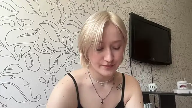 Snapshot of CinBellamy chatting on May 21, 2026, 6:42 am CinBellamy online show from May 21, 2026, 6:42 am