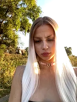 FavoriteKira online show from September 16, 2025, 2:40 pm