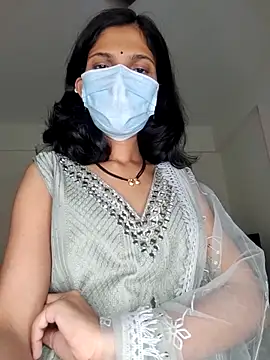 Shivani2002 online show from April 12, 2026, 5:18 pm